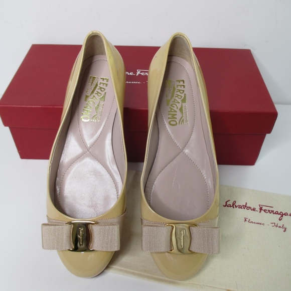Ferragamo Varina Ballet Flat 5.5 New in Box - Picture 1 of 8